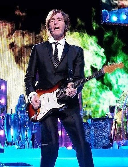 rod stewart guitar player.